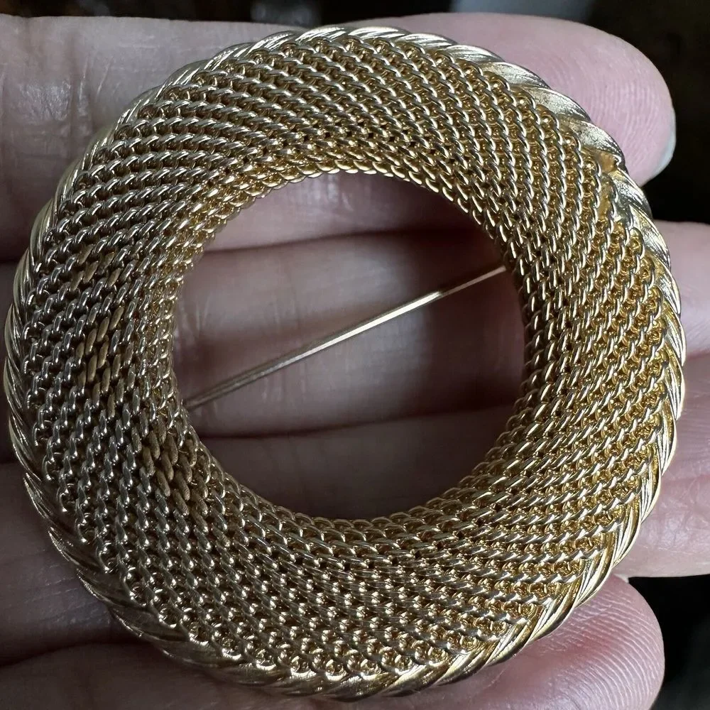 Vintage Kramer Of New York Brooch Pin 1.75 Inch Gold  Mesh Metal Circle  Signed‎